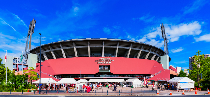 MAZDA Zoom Zoom Stadium Hiroshima (Zumsta) is the home stadium of the Carp.