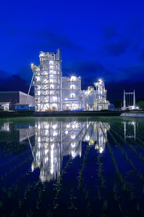Night view of the factory at Fukui Green Power Ono Power Plant, Fukui Prefecture