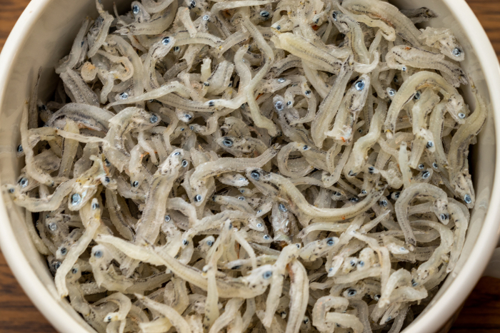 Chirimenjako (dried young sardines) in a circular bowl