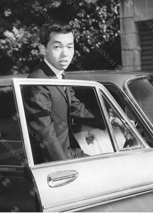 Prince Tomohito Mikasa  January 1966  His Highness, who takes the steering wheel himself and goes for a ride