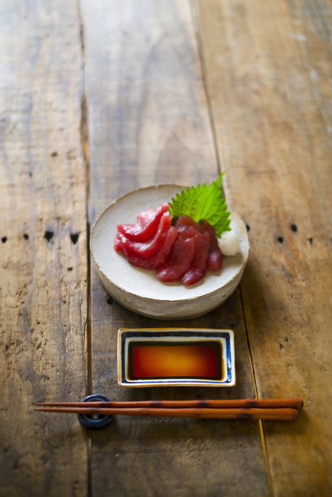 Tuna sashimi with soy sauce