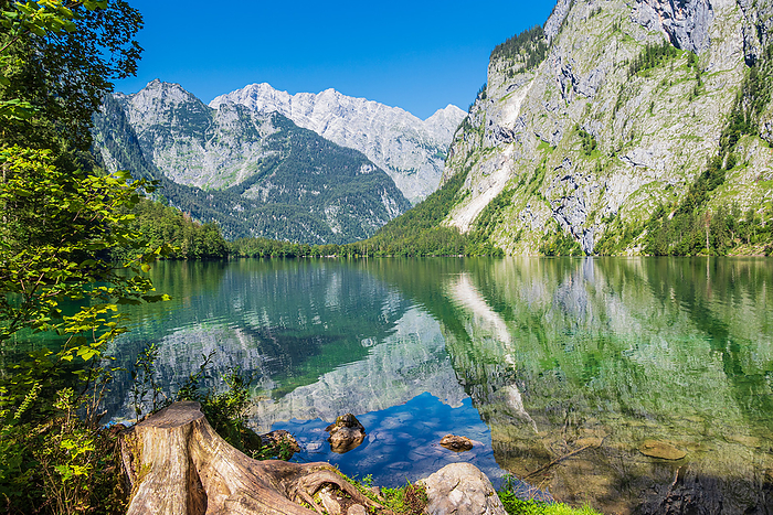 Blick auf den Obersee im Berchtesgadener Land in Bayern View of the Obersee in the Berchtesgadener Land in Bavaria, by Zoonar Rico K dder