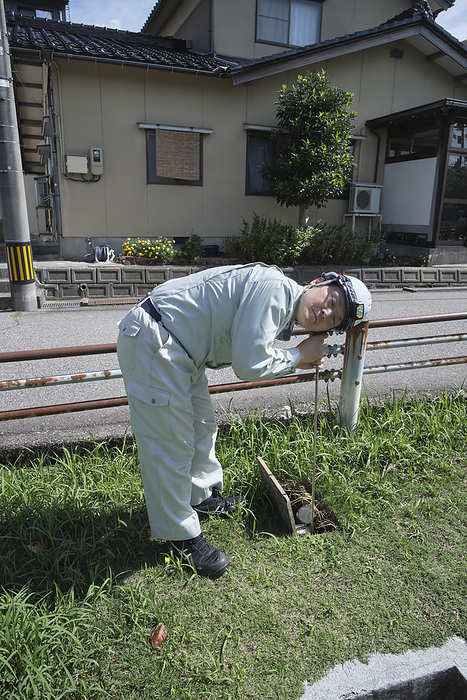 Photo taken in 2023 Kanazawa Mue Water Filtration Plant   Leakage inspection using an acoustic listening stick. October 2023 Kanazawa City, Ishikawa Prefecture