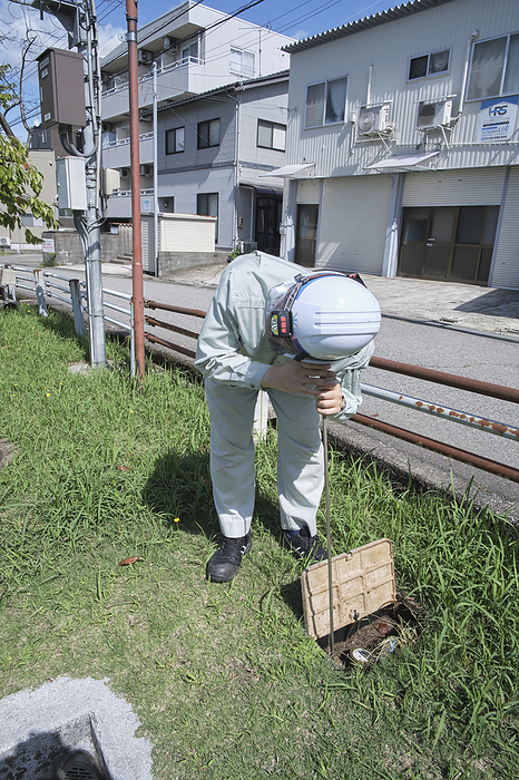 Photo taken in 2023 Kanazawa Mue Water Filtration Plant   Leakage inspection using an acoustic listening stick. October 2023 Kanazawa City, Ishikawa Prefecture