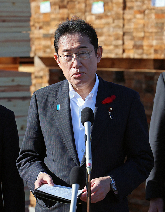 Prime Minister Fumio Kishida visits a lumber mill and is interviewed by the press. Prime Minister Fumio Kishida visits a lumber mill and is interviewed by the press at the Miyanosato Lumber Business Cooperative Association in Hitachi Omiya City, Ibaraki Prefecture, October 7, 2023, at 2:50 PM  representative photo .