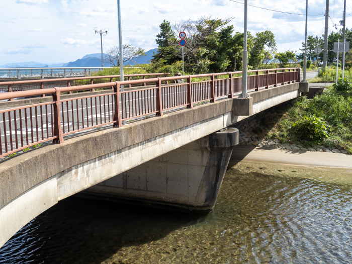 Hamanasu Bridge. A bridge near the mouth of the Sekiya River in Takahama-cho, Oi County, Fukui Prefecture.