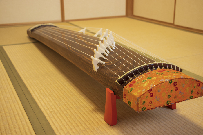zither placed on a tatami mat