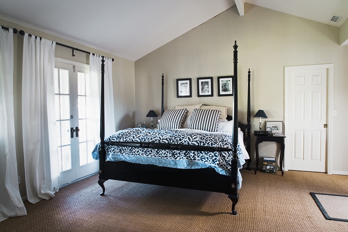 Four poster bed in master bedroom, Encinitas, California, USA
