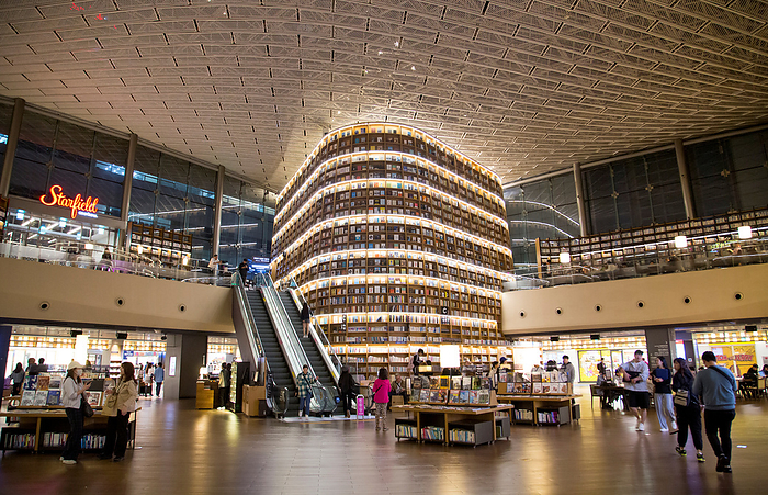 Starfield Library in Seoul Starfield Library, Oct 9, 2023: Starfield Library or Byeolmadang Library at COEX shopping mall in Seoul, South Korea.  Photo by Lee Jae Won AFLO 