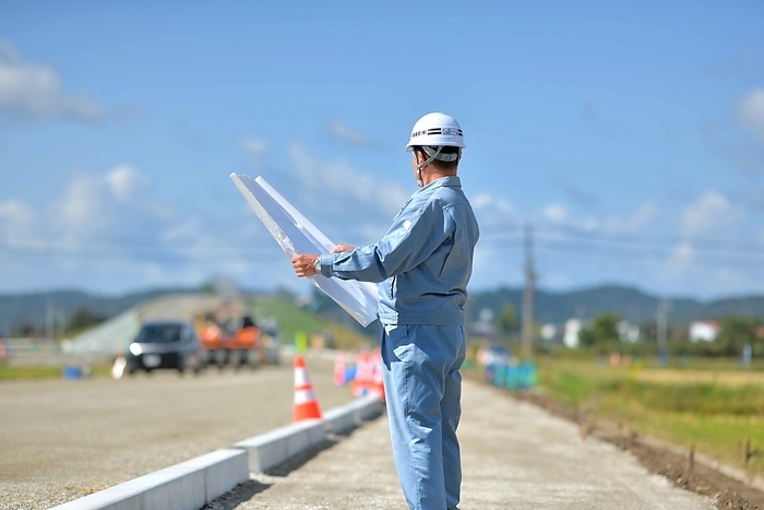 On-site supervision of new standard road construction
