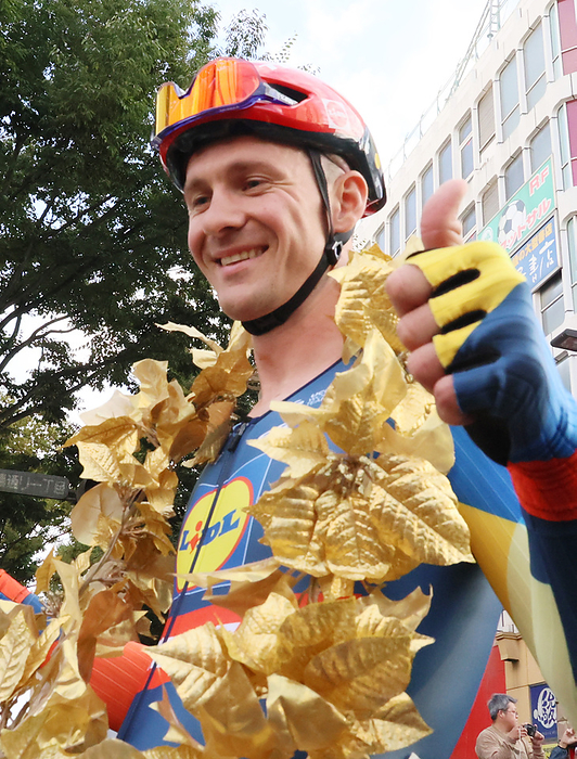 Belgian cyclist Edward Theuns of Lidl Trek wins the Japan Cup Cfriterium October 14, 2023, Utsunomiya, Japan   Belgian cyclist Edward Theuns of Lidl Trek gives a thumb up as he won the Japan Cup Criterium 2023 in Utsunomiya, 100km north of Tokyo on Saturday, October 14, 2023. Theuns made a third consecutive win at the Japan Cup Criterium.    photo by Yoshio Tsunoda AFLO 