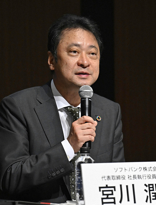 Three major telecommunications companies meet and submit a request to the government regarding the review of the NTT Law. SoftBank President Junichi Miyagawa holds a press conference on the review of the NTT Act at 9:45 a.m. on October 19, 2023 in Chiyoda ku, Tokyo  photo by Tatsuya Fujii