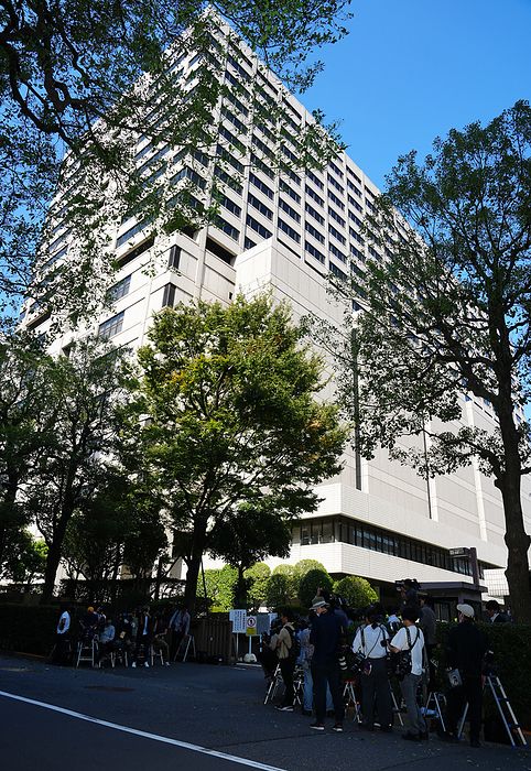 First trial of the defendant, Ennosuke Ichikawa. Press gathered in front of the Tokyo District Court on October 20, 2023 date 20231020 place Tokyo District Court