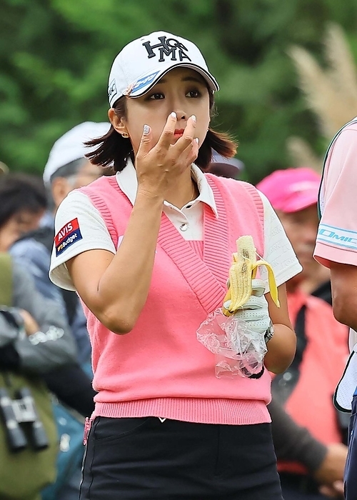 2023 Masters GC Ladies 2nd Day No. 3, Lee Bo Mi eating a banana to nourish her body, October 20, 2023, Masters GC  photographed at  Masters GC