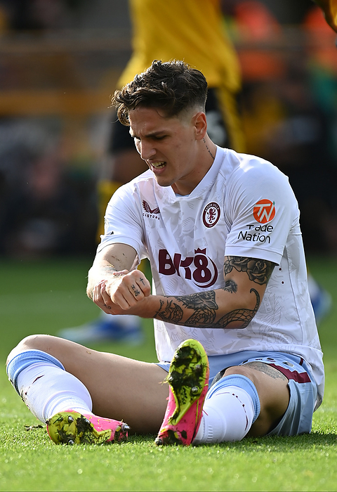 Wolverhampton Wanderers v Aston Villa   Premier League Nicolo Zaniolo of Aston Villa checks for injury during the Premier League match between Wolverhampton Wanderers and Aston Villa at Molineux on October 8, 2023 in Wolverhampton, England.   WARNING  This Photograph May Only Be Used For Newspaper And Or Magazine Editorial Purposes. May Not Be Used For Publications Involving 1 player, 1 Club Or 1 Competition Without Written Authorisation From Football DataCo Ltd. For Any Queries, Please Contact Football DataCo Ltd on  44  0  207 864 9121