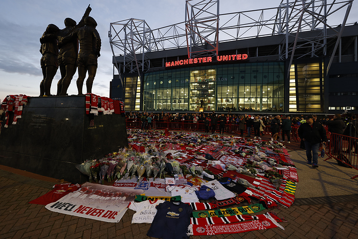 Manchester United v F.C. Copenhagen: Group A   UEFA Champions League 2023 24 Scarves and Flowers layed outside old Trafford in memory of Sir Bobby Charlton before the UEFA Champions League match between Manchester United and F.C. Copenhagen at Old Trafford on October 24, 2023 in Manchester, England.   WARNING  This Photograph May Only Be Used For Newspaper And Or Magazine Editorial Purposes. May Not Be Used For Publications Involving 1 player, 1 Club Or 1 Competition Without Written Authorisation From Football DataCo Ltd. For Any Queries, Please Contact Football DataCo Ltd on  44  0  207 864 9121