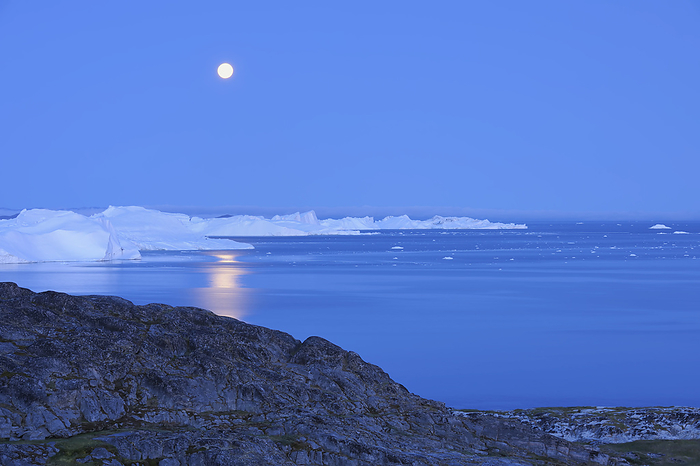 Iceberg, Disko Bay, Jakobshavn Glacier, Ilulissat, Greenland, by Raimund Linke / Design Pics