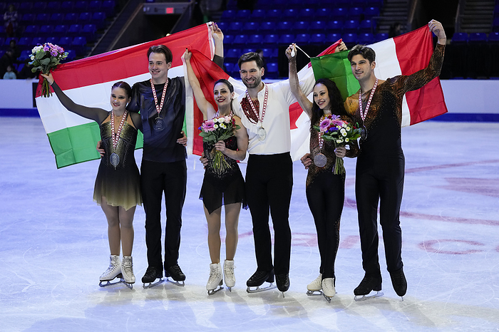 Skate Canada Day 2 Maria Pavlova and Alexei Sviatchenko of Hungary, Deanna Stellato Dudek and Maxime Deschamps of Canada and Lucrezia Beccari and Matteo Guarise of Italy pose during the medals ceremony at the ISU figure skating Skate Canada competition on October 28, 2023 in Vancouver, Canada.  Photo by Mathieu Belanger AFLO 
