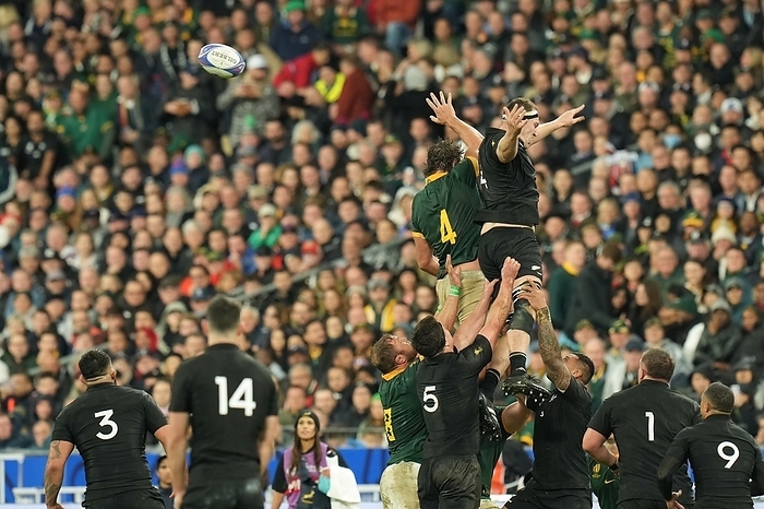 2023 Rugby World Cup New Zealand s Brodie Retallick and South Africa s Eben Etzebeth comeptes in a line out during the 2023 Rugby World Cup Final match between New Zealand and South Africa at the Stade de France in Saint Denis, France on October 28, 2023.  Photo by FAR EAST PRESS AFLO 