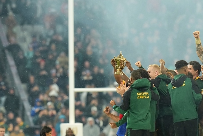 2023 Rugby World Cup South Africa players celebrate with the Webb Ellis Cup during the ceremony after the 2023 Rugby World Cup Final match between New Zealand and South Africa at the Stade de France in Saint Denis, France on October 28, 2023.  Photo by FAR EAST PRESS AFLO 