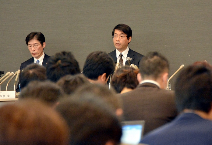RIKEN s Sasai Holds Press Conference Apologizes for STAP Cell Doubts April 16, 2014, Tokyo, Japan   Yoshiki Sasai, right, a co author of controversial research papers on a new stem cell mechanism, speaks during a news conference in Tokyo on Wednesday, April 16, 2014. Sasai, deputy director of Japan s Riken Center for Development Biology, supervised the so called STAP cell research and the papers written by lead author Haruko Obokata, who has been accused of falsifying and fabricating parts of the study. Sasai, who was held responsible for his failure to verify the accuracy of the data before submitting the data to Nature, has agreed to retract the documents.   Photo by Natsuki Sakai AFLO  AYF  mis 
