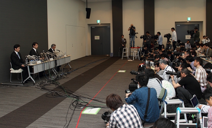 RIKEN s Sasai Holds Press Conference Apologizes for STAP Cell Doubts Yoshiki Sasai Pf attends a press conference of STAP cell on 16 Apr 2014 at Tokyo Japan.  Photo by Motoo Naka AFLO 