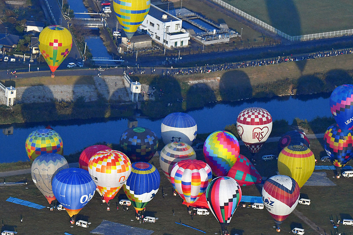 Hot air balloons float one after another from the Kasegawa riverbed Hot air balloons float one after another from the Kasegawa riverbed in Saga City on November 1, 2023, photographed by Hisashi Kamiirai from a Head Office helicopter. 
