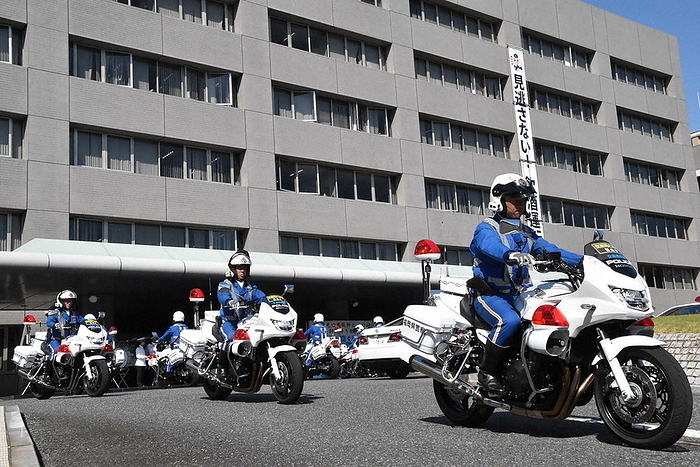 Members of the team departing from the prefectural police headquarters for a traffic stop at the start of Operation 60 Day Accident Suppression. Members of the team departing from the prefectural police headquarters for a traffic stop at 11:40 a.m. on November 1, 2023, as the 60 day operation to deter accidents begins.