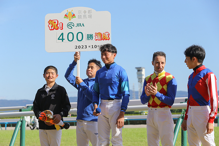 2023 Nadeshiko Prize, Mochirai Iwata, JRA 400th win. 2023 10 22 KYOTO 08R 2 year olds 1 win class Nadeshiko Prize NADESHIKO SHO Mochirai Iwata 400th win as a jockey From left Kanta Taguchi Jockey Yasunari Iwata Jockey Mirai Iwata Jockey Christophe Lemaire Jockey Taisei Danno Jockey  Kyoto Racecourse in Kyoto, Japan, October 22, 2023.