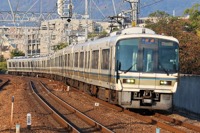 JR West] Series 221 Rapid (JR Kobe Line: Sakura-Shukugawa Station)