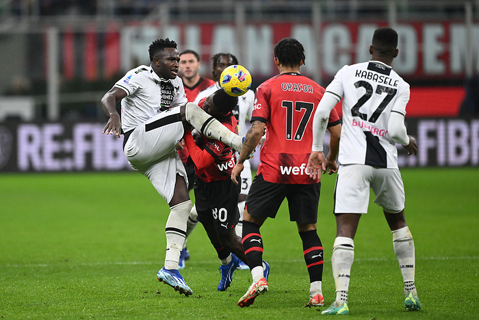Soccer: Serie A  2023 2024   :   Milan 0 1 Udinese Isaac Success  Udinese Yunus Musah  Milan                                      during the Italian  Serie A  match between Milan 0 1 Udinese at  Giuseppe Meazza Stadium on November 4 , 2023 in Milano, Italy.  Photo by Maurizio Borsari AFLO  