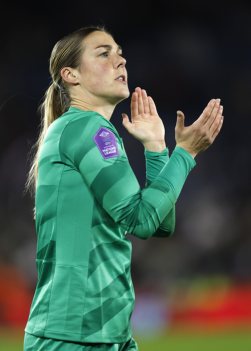 England v Belgium   UEFA Women s Nations League Mary Earps, goalkeeper of England claps after the UEFA Womens Nations League match between England and Belgium at The King Power Stadium on October 27, 2023 in Leicester, United Kingdom.   WARNING  This Photograph May Only Be Used For Newspaper And Or Magazine Editorial Purposes. May Not Be Used For Publications Involving 1 player, 1 Club Or 1 Competition Without Written Authorisation From Football DataCo Ltd. For Any Queries, Please Contact Football DataCo Ltd on  44  0  207 864 9121