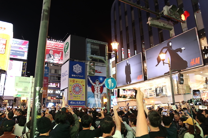 Hanshin Tigers Win the Japan Series   Osaka Dotonbori Hanshin Tigers baseball fans celebrate as the team winning the Japan Series in Osaka, Japan on Novemver 5, 2023.  Photo by AFLO 