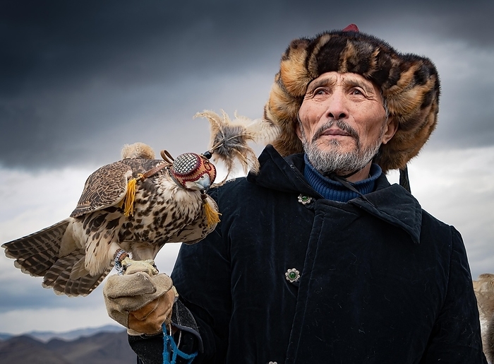 Mongolian Eagle hunter, Bajan-Ölgii province, Mongolia, Asia, by Bayar Balgantseren