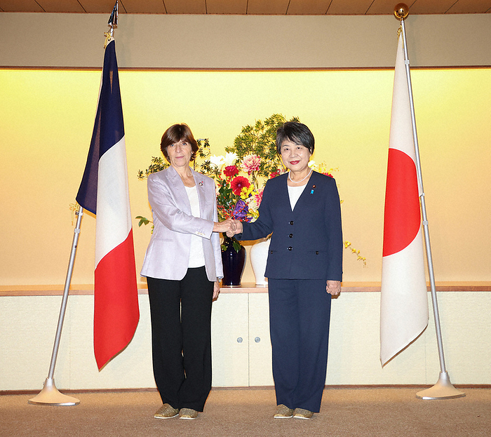 G7 Foreign Ministers  Meeting to be held in Tokyo, with French and Japanese foreign ministers meeting.  French Foreign Minister Yoko Kamikawa welcomes French Foreign Minister Corona  left  at the Japanese style annex of the State Guest House in Moto Akasaka, Tokyo, on November 8, 2023, at 7:52 p.m.  representative photo .
