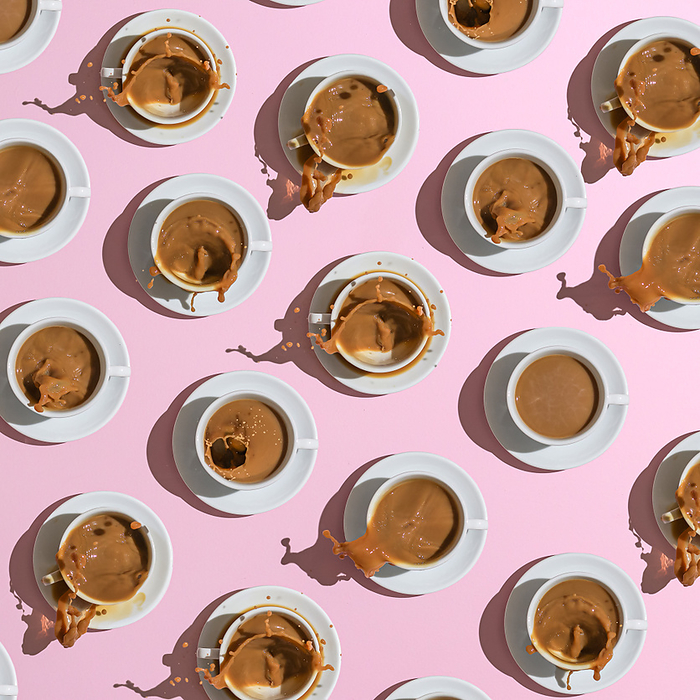 pattern if white cups with coffee of pink background. Coffee's cover, by Cavan Images / Galigrafiya