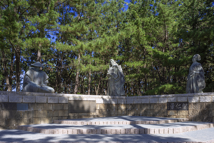 Ataka Park Komatsu City, Ishikawa Prefecture From left to right: Minamoto no Yoshitsune, Musashibo Benkei, Togashi Yasuie 