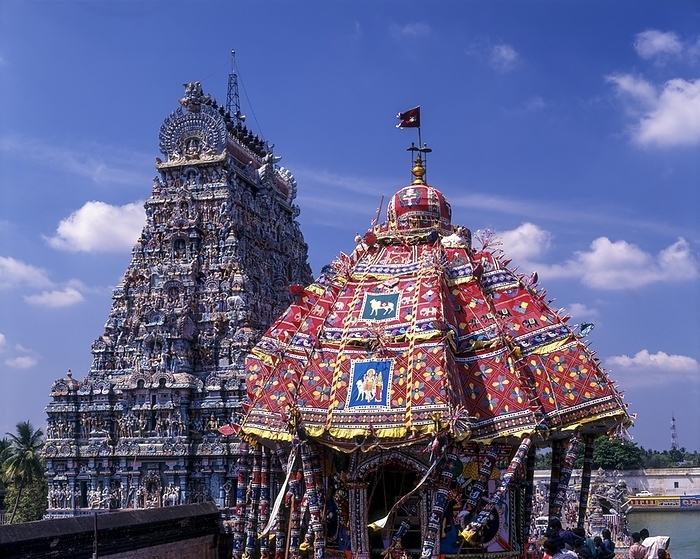 Chariot festival at Thiruvarur, Tamil Nadu, India. Biggest chariot in India, by Muthuraman V
