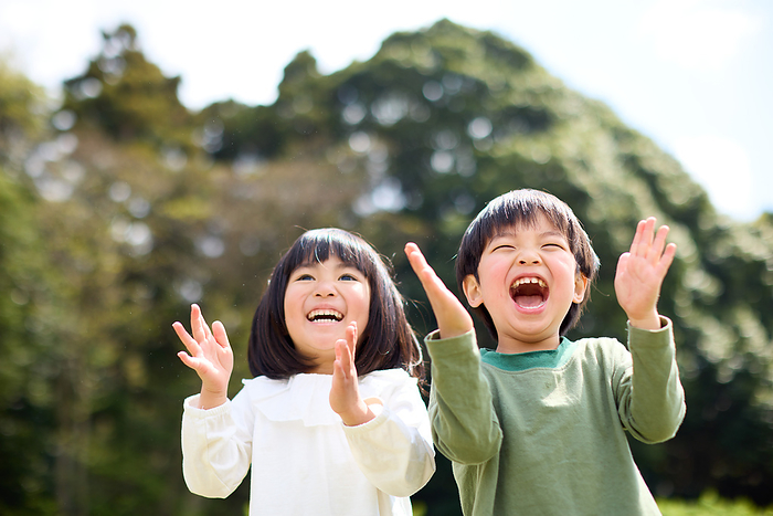 Japanese children clapping their hands in joy