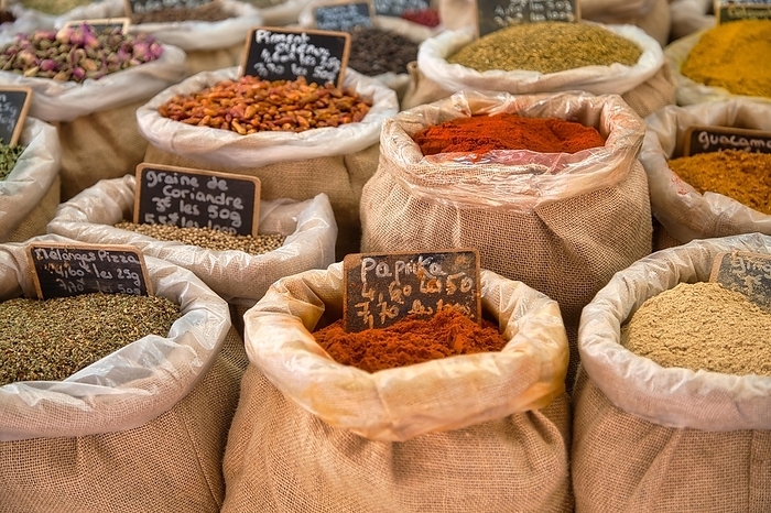 Spices at the market of L'Isle-sur-la-Sorgue, Vaucluse department in the Provence-Alpes-Côte d'Azur region, Provence, France, Europe