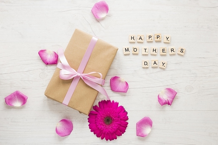 Happy mothers day inscription with gift box gerbera