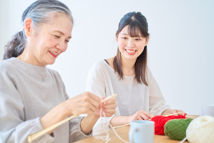 Senior woman and young Japanese woman knitting (People)