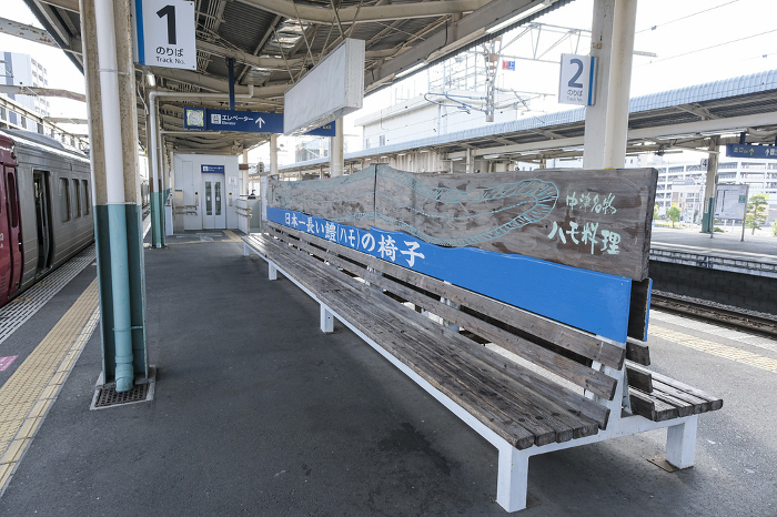 Chairs promoting hamo cuisine installed at Nakatsu Station