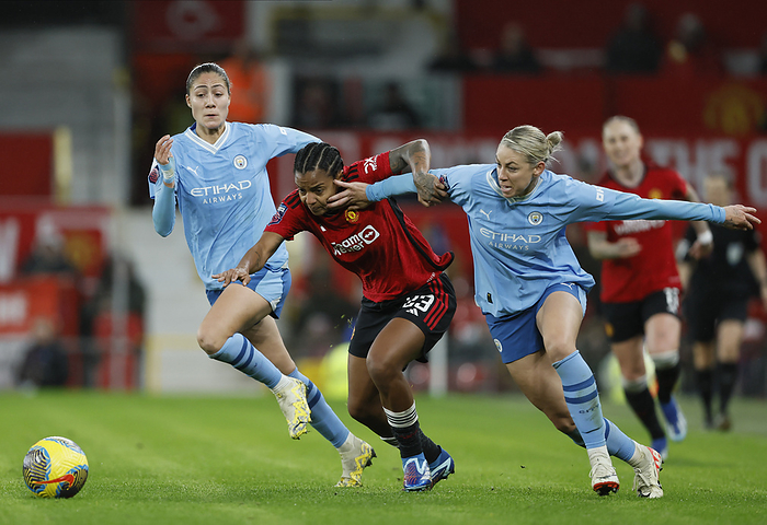 Manchester United v Manchester City   Barclays Women s Super League Laia Aleixandri of Manchester City, Geyse of Manchester United and Alanna Kennedy of Manchester City challenge during the Barclays Women s Super League match between Manchester United and Manchester City at Old Trafford on November 19, 2023 in Manchester, England.  This Photograph May Only Be Used For Newspaper And Or Magazine Editorial Purposes. May Not Be Used For Publications Involving 1 Player, 1 Club Or 1 Competition Without Written Authorisation From Football DataCo Ltd. For Any Queries, Please Contact Football DataCo Ltd on  44  0  207 864 9121