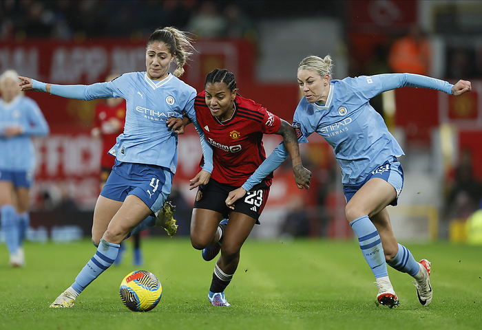 Manchester United v Manchester City   Barclays Women s Super League Laia Aleixandri of Manchester City, Geyse of Manchester United and Alanna Kennedy of Manchester City challenge during the Barclays Women s Super League match between Manchester United and Manchester City at Old Trafford on November 19, 2023 in Manchester, England.  This Photograph May Only Be Used For Newspaper And Or Magazine Editorial Purposes. May Not Be Used For Publications Involving 1 Player, 1 Club Or 1 Competition Without Written Authorisation From Football DataCo Ltd. For Any Queries, Please Contact Football DataCo Ltd on  44  0  207 864 9121