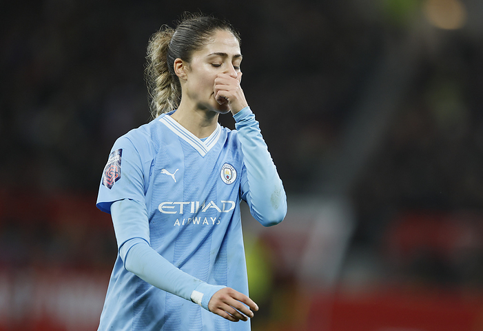 Manchester United v Manchester City   Barclays Women s Super League Laia Aleixandri of Manchester City is sent off during the Barclays Women s Super League match between Manchester United and Manchester City at Old Laia Aleixandri of Manchester City is sent off during the Barclays Women s Super League match between Manchester United and Manchester City at Old Trafford on November 19, 2023 in Manchester, England.  This Photograph May Only Be Used For Newspaper And Or Magazine Editorial Purposes. May Not Be Used For Publications Involving 1 Player, 1 Club Or 1 Competition Without Written Authorisation From Football DataCo Ltd. For Any Queries, Please Contact Football DataCo Ltd on  44  0  207 864 9121