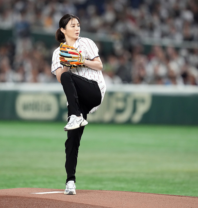2023 Asia Professional Baseball Championship Final Carnext Professional Baseball Asia Championship 2023 Japan vs. South Korea Haruka Igawa throws out the first pitch on November 19, 2023 date 20231119 place Tokyo Dome