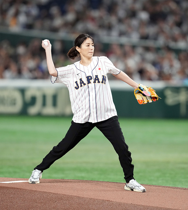2023 Asia Professional Baseball Championship Final Carnext Professional Baseball Asia Championship 2023 Japan vs. South Korea Haruka Igawa throws out the first pitch on November 19, 2023 date 20231119 place Tokyo Dome