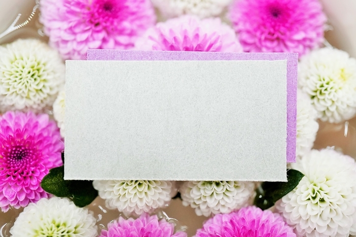 Mock-up of adorable memo space with background of white and pink ping pong mums floating on water