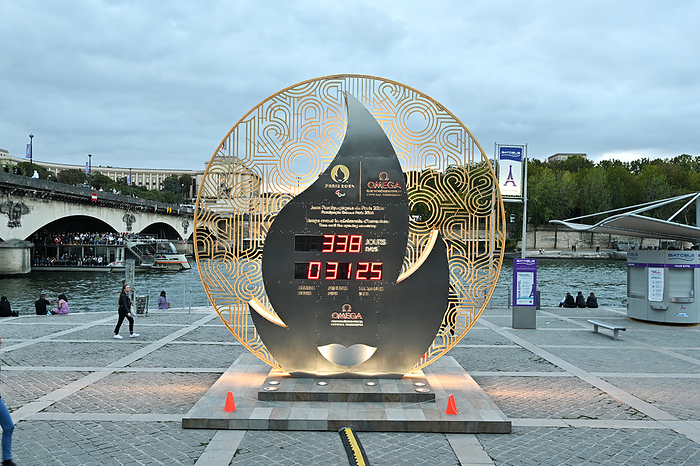 Paris 2024 preview The countdown clock at the Pont d I na in Paris, France on September 25, 2023. The Pont d I na is a part of the course for the Athletics  Marathon, Race walking , Cycling, Triathlon and Water sports  Swimming marathon  events at the 2024 Summer Olympics.  Photo by MATSUO.K AFLO SPORT 